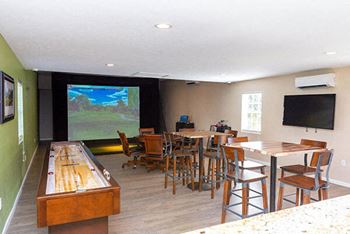 golf simulator at Woodland Park apts